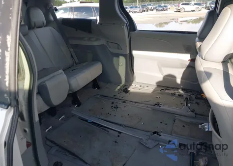 2011 Toyota Sienna Limited V6 z USA, uszkodzony, nr VIN 5TDYK3DC8BS050454